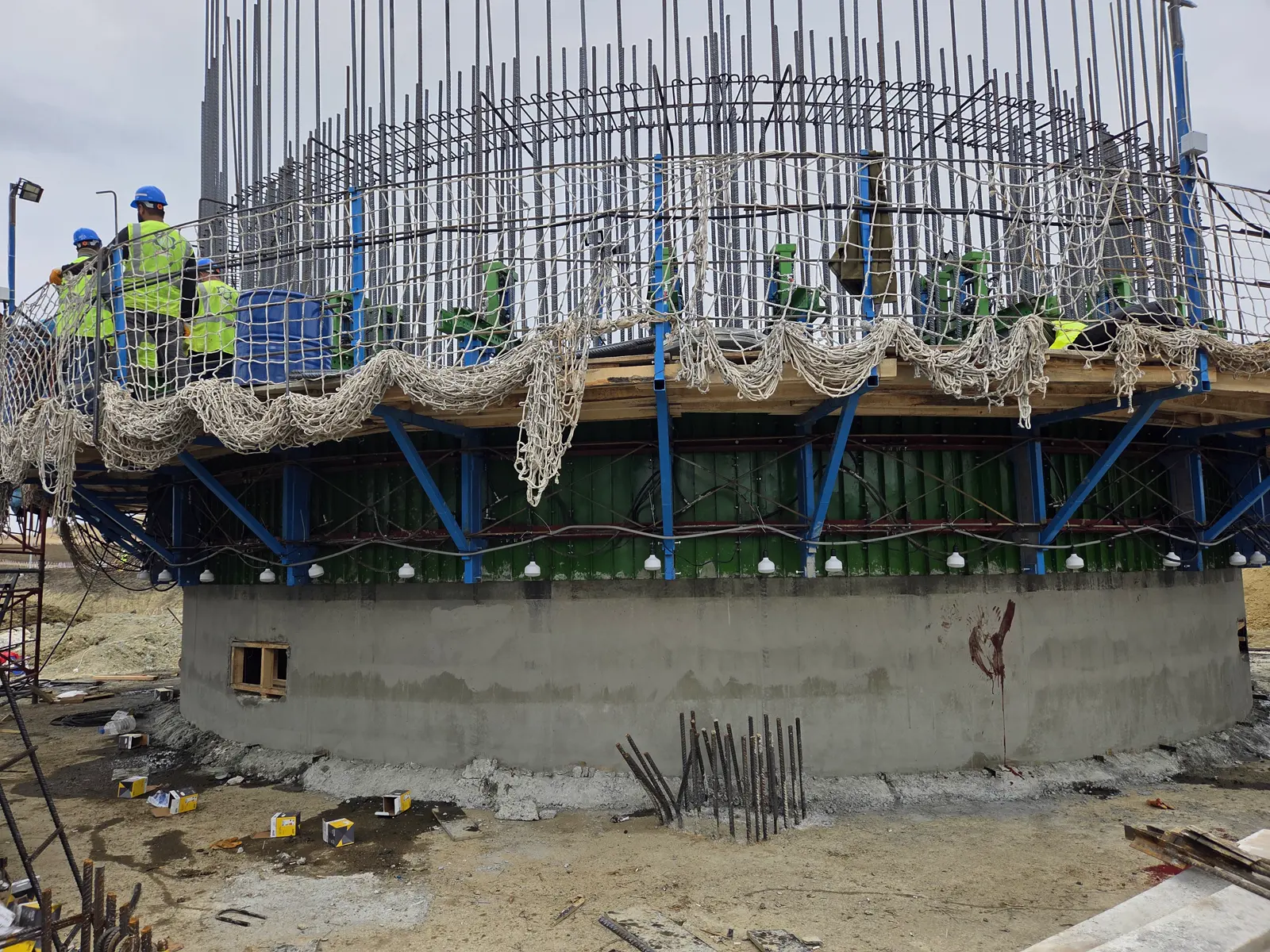 İstanbul Silivri Boğaziçi Çimento siloları