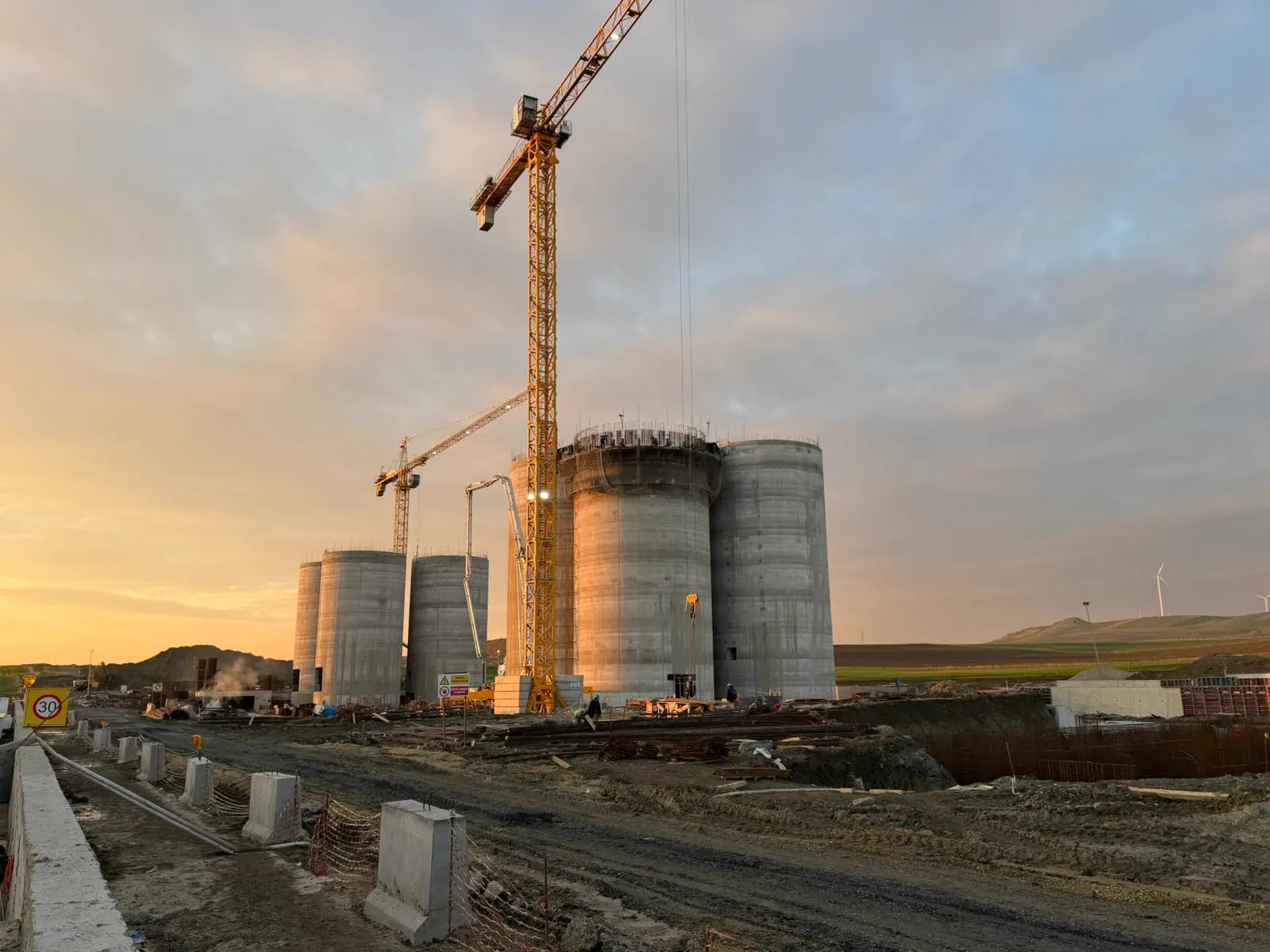 İstanbul Silivri Boğaziçi Çimento siloları