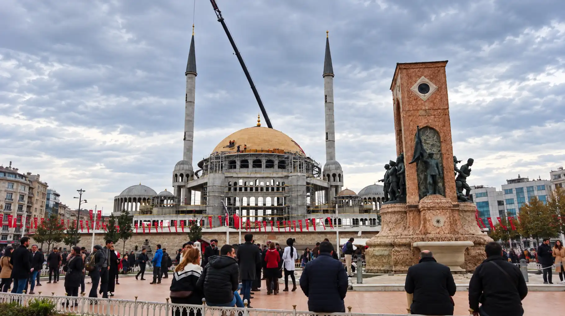 İstanbul Taksim Camii minare ve kubbe